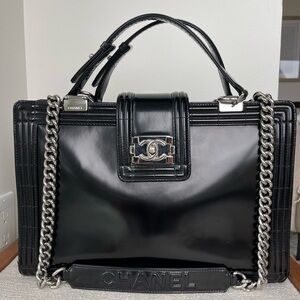 CHANEL Black Patent Leather Shoulder Bag